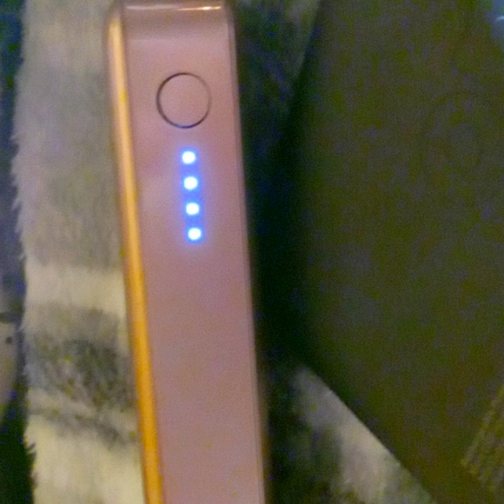 Portable charging box